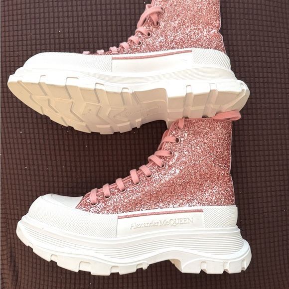 Alexander McQueen Tread Slick Sneaker Barbie Pink Metallic Glitter  37 6.5 - Picture 11 of 15
